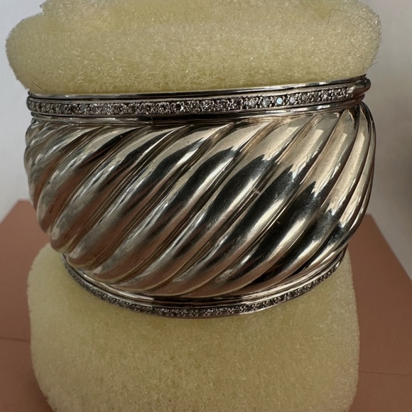 David Yurman Authentic Sculpted Cable Cuff Silver with Diamonds - Picture 5 of 7